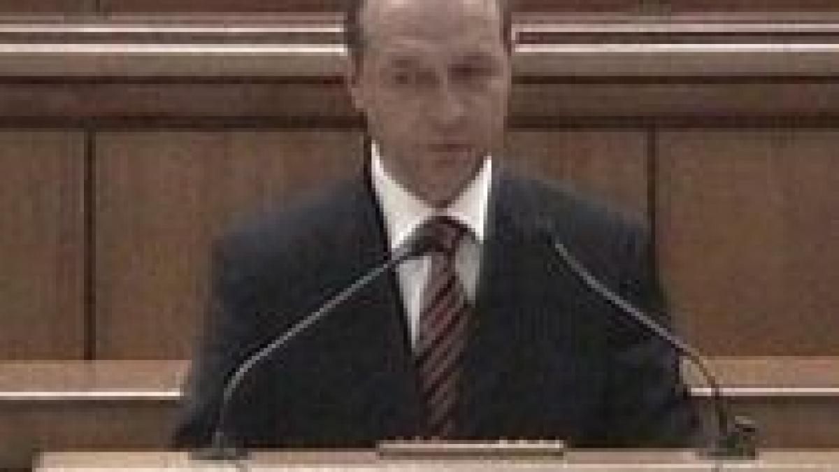 Jurământ în faţa Parlamentului: Băsescu I a predat atribuţiile prezidenţiale lui Băsescu II