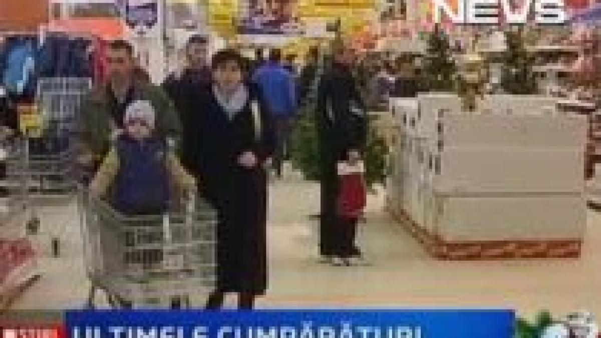 Ajunul Crăciunului: Hypermarketuri aglomerate în goana după cozonaci, carne de porc şi ouă (VIDEO)