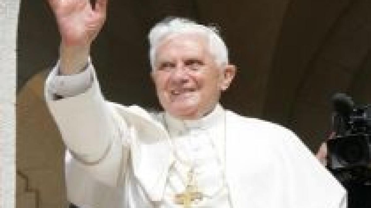 O familie de români a luat masa alături de Papa Benedict al XVI-lea 