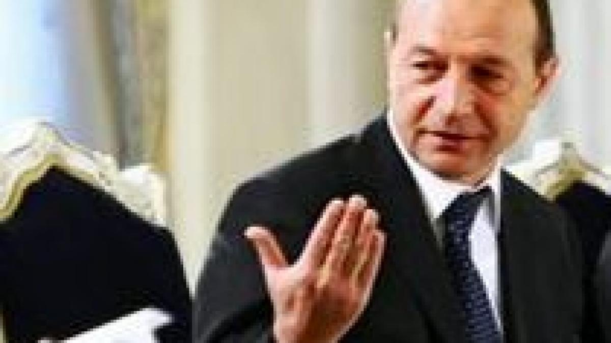 Băsescu, despre concedierea profesorilor: E vorba de suplinitori şi pensionari. Nu va fi un şomaj atât de mare (VIDEO)