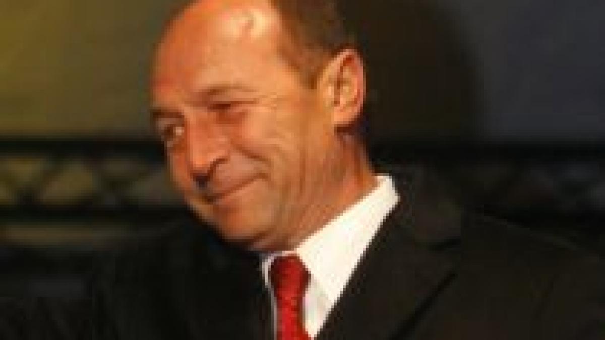 Mesajul preşedintelui Băsescu: În 2010 vom scăpa de criză, iar optimismul trebuie să ne anime