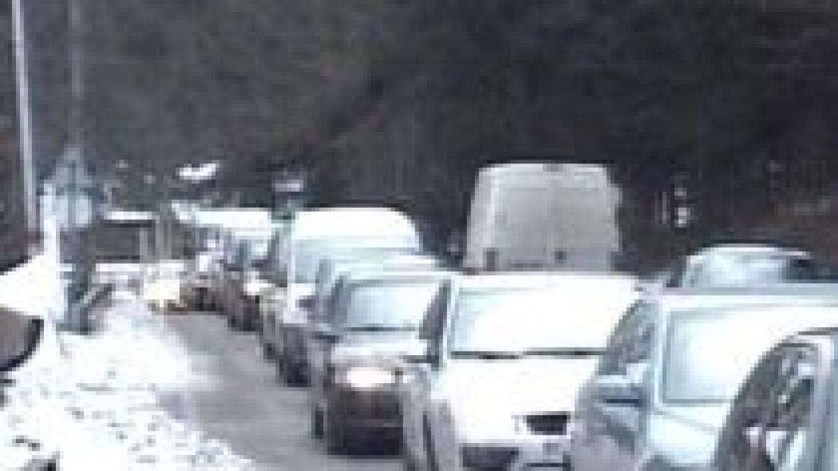 Aglomeraţie pe Valea Prahovei. Traficul pe DN1 deviat pe ruta Cheia-Vălenii de Munte