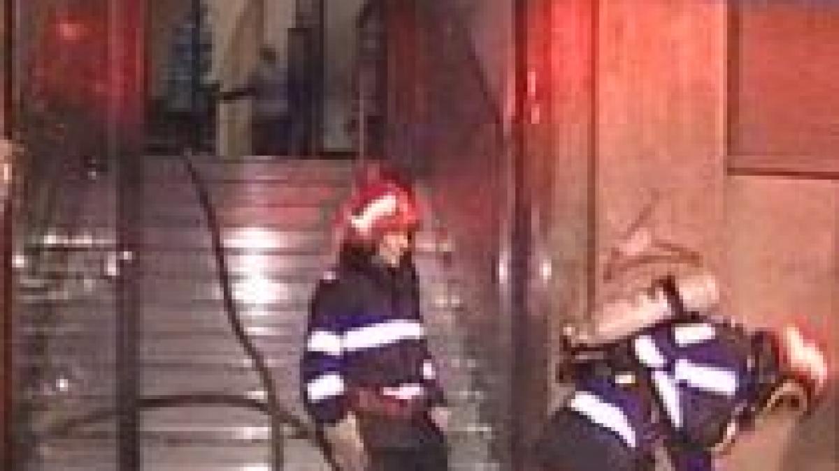 Incendiu pe Calea Moşilor din Capitală. O tânără gravidă şi-a pierdut viaţa