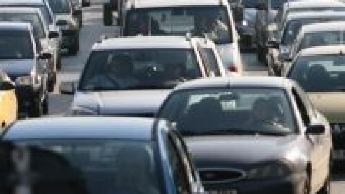 Traficul rutier, îngreunat în mai multe zone din ţară. Vezi situaţia drumurilor (VIDEO)