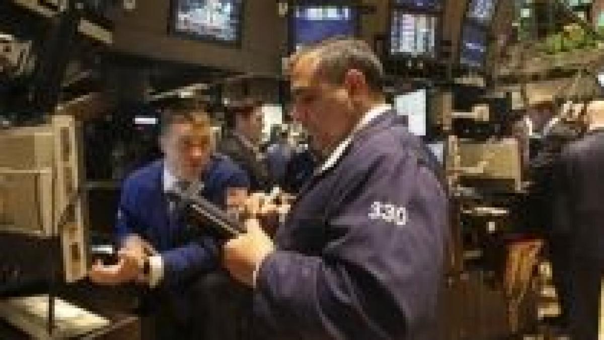 S&P şi Nasdaq urcă, Dow închide pe roşu
