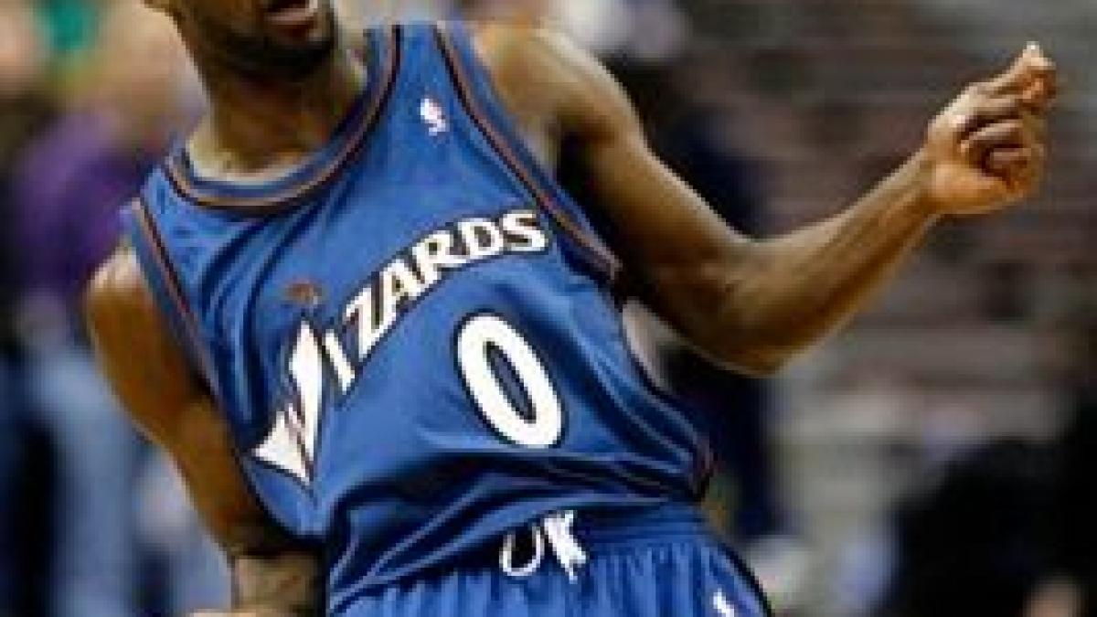 Gilbert Arenas a fost suspendat pe termen nelimitat, după ce a adus pistoale în vestiarul echipei