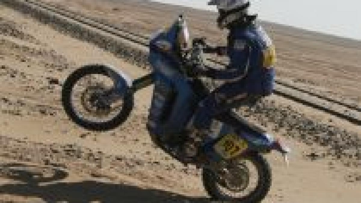 Raliul Dakar. Un motociclist italian a ajuns la urgenţe. Peterhansel câştigă etapa a VI-a la auto