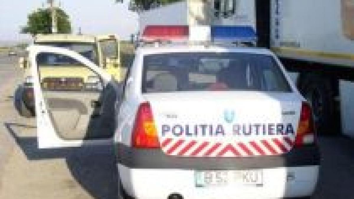 Poliţia Rutieră desfăşoară o campanie de prevenire a furturilor din autoturisme