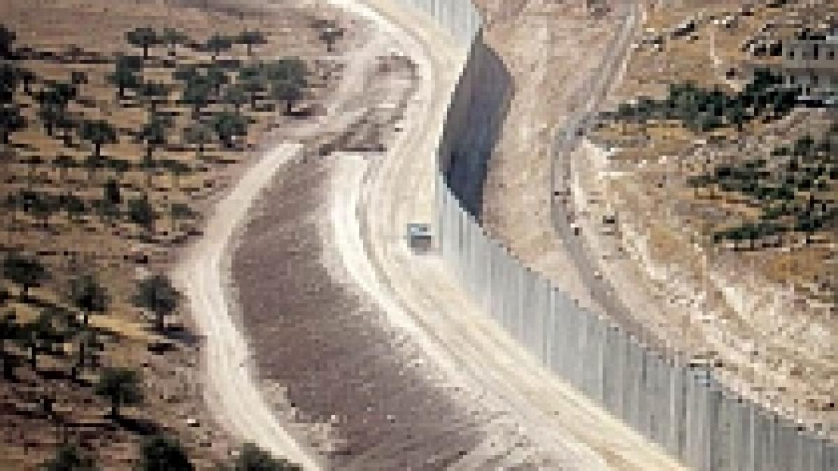 Israelul va construi o barieră la graniţa cu Egipt pentru a opri imigranţii ilegali
