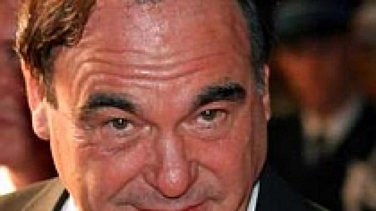 Oliver Stone: Hitler a fost un ţap ispăşitor la îndemâna istoriei
