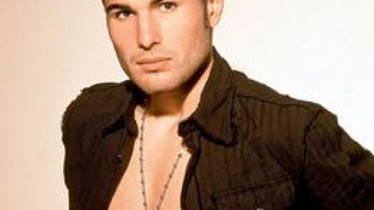 Adrian Mutu, "convocat" într-un calendar al celor mai sexy fotbalişti din lume (FOTO)