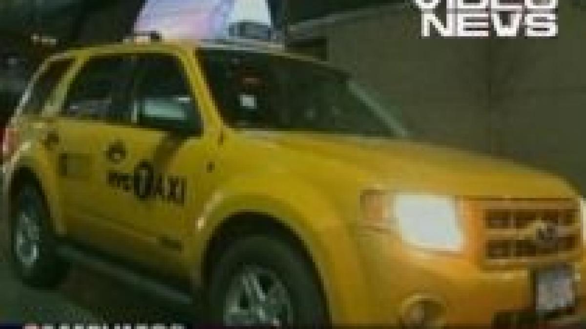 Un taximetrist a returnat o poşetă cu 20.000 de dolari, uitată la el în maşină (VIDEO)