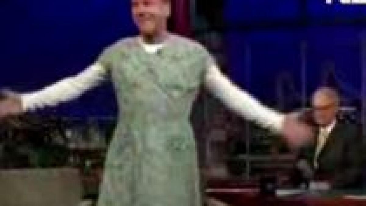 Kiefer Sutherland a apărut în rochie în emisiunea lui David Letterman (VIDEO)