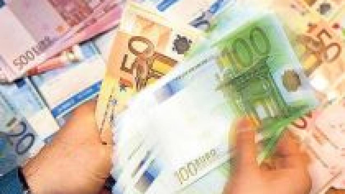 Leul pierde avântul de la începutul săptămânii. Euro, cotat aproape de 4,13 lei