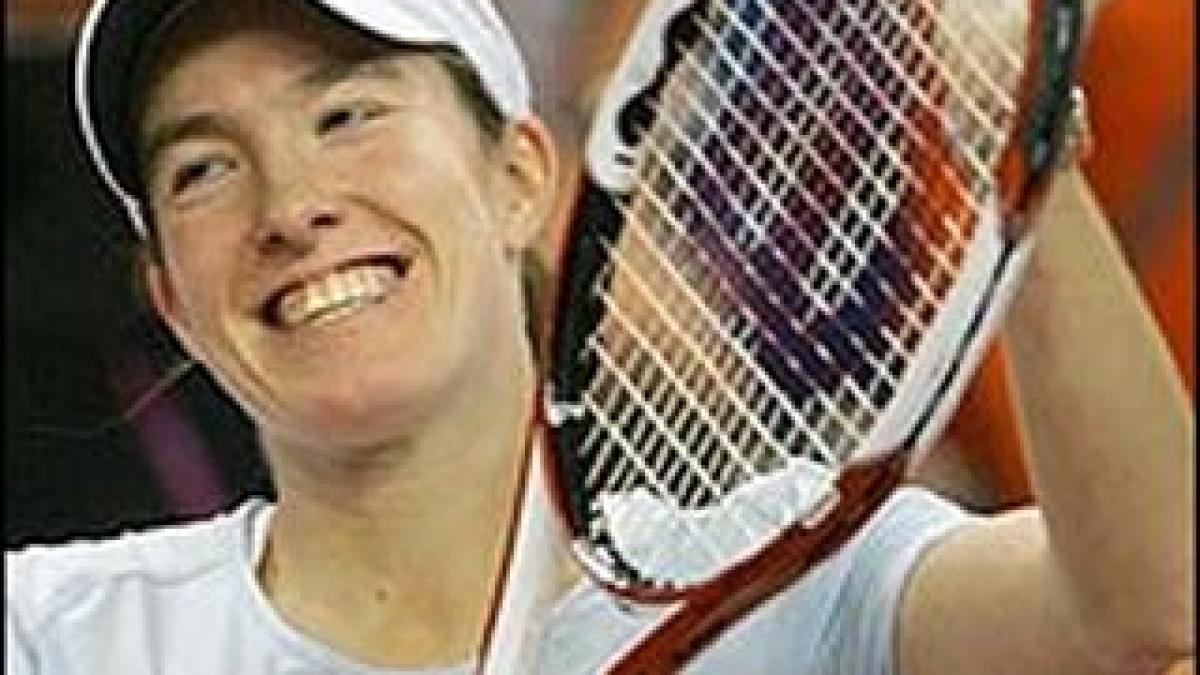 Henin revine de la 0-1 şi se califică în turul 4 la Melbourne. Clijsters, zdrobită de Petrova