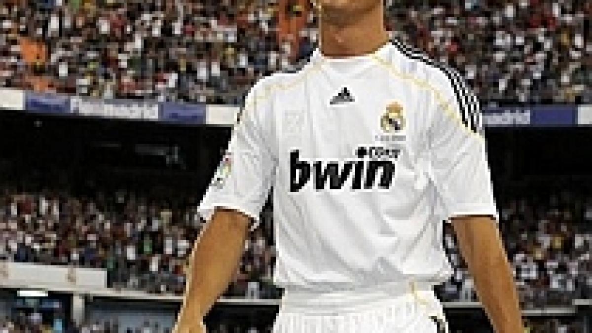 Real Madrid - Malaga 2-0. Seară plină pentru Ronaldo, cu două goluri şi cartonaş roşu