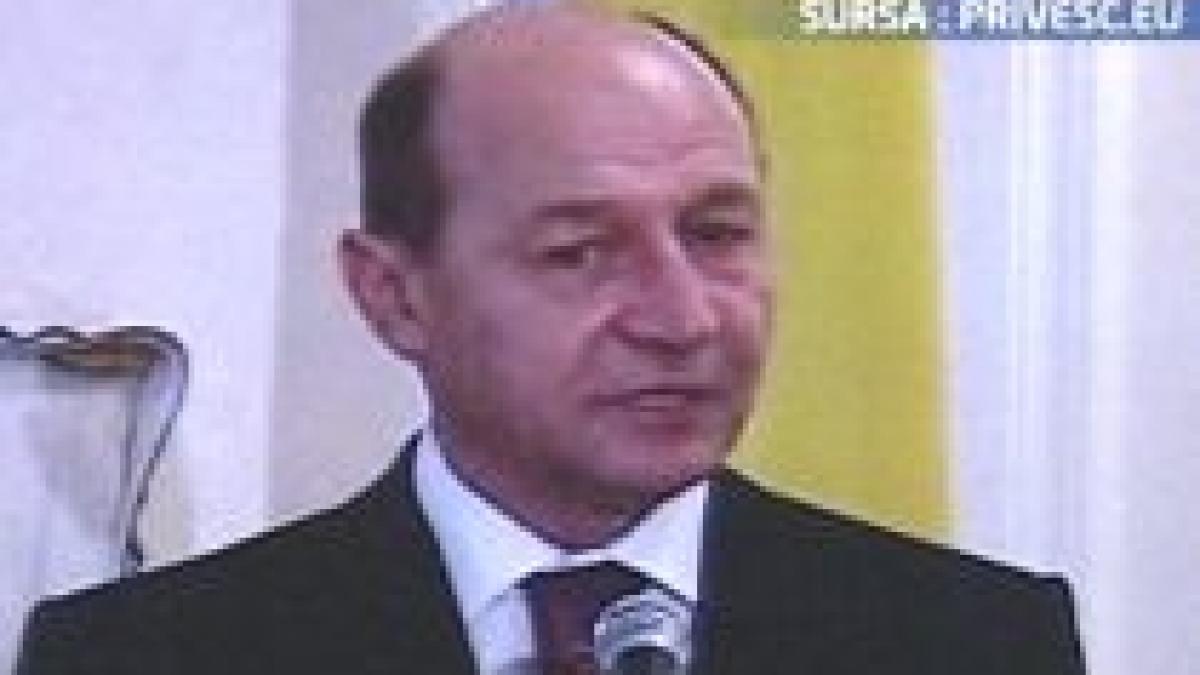 Băsescu: Guvernul va înfiinţa o agenţie pentru acordarea mai rapidă a cetăţeniei româneşti moldovenilor