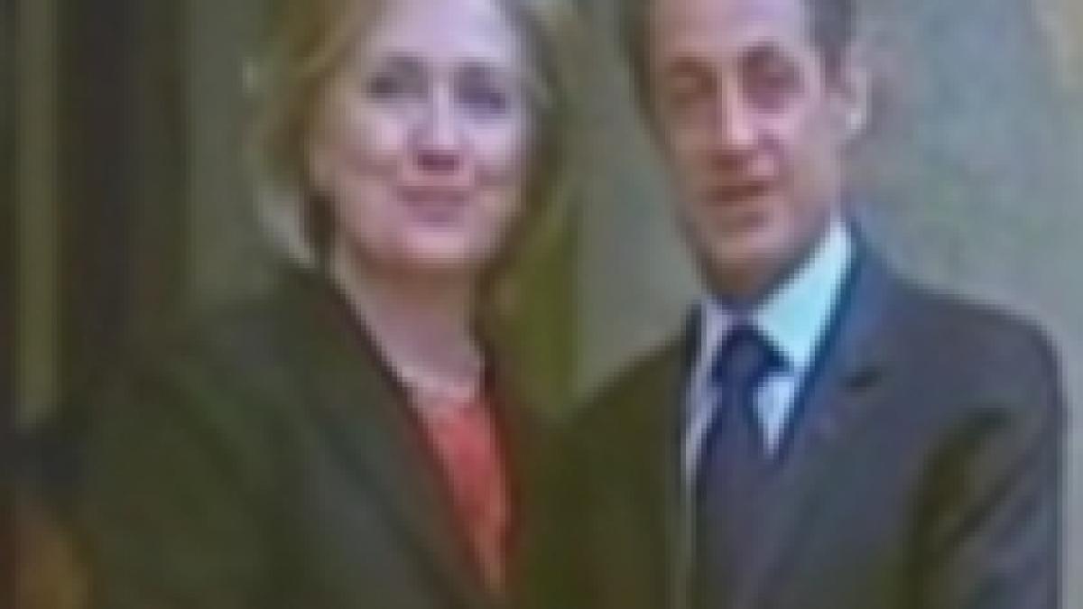 Nicolas Sarkozy, un adevărat cavaler. Hillary Clinton, în rolul Cenuşăresei (VIDEO)