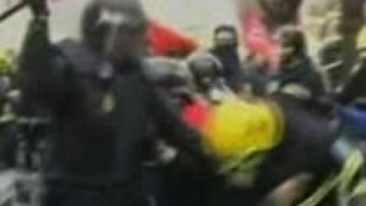 Spania. Bătaie ca în filme între poliţişti şi pompieri (VIDEO)