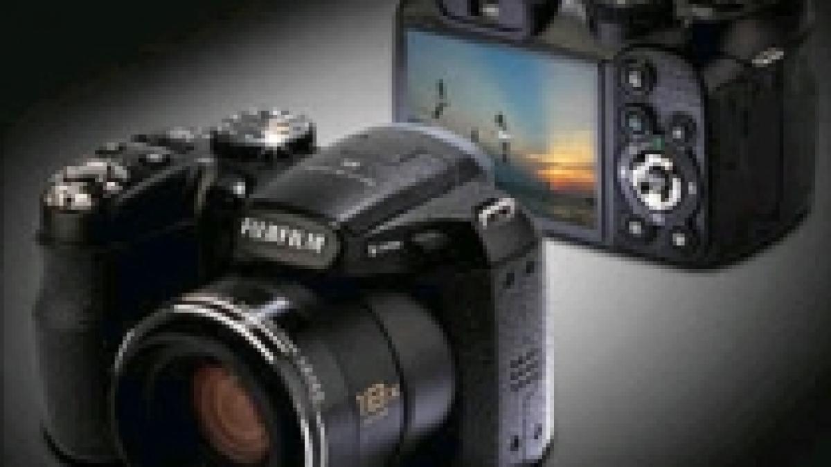 Fujifilm Finepix S2500HD - o cameră foto cu zoom de 18X, care filmează HD (FOTO)