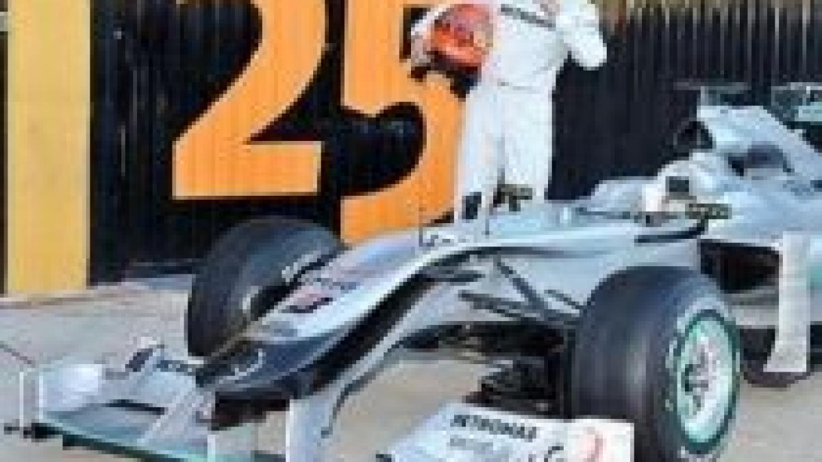 Mercedes GP şi-a prezentat noul monopost. Vezi ce maşină va pilota Schumacher (FOTO)