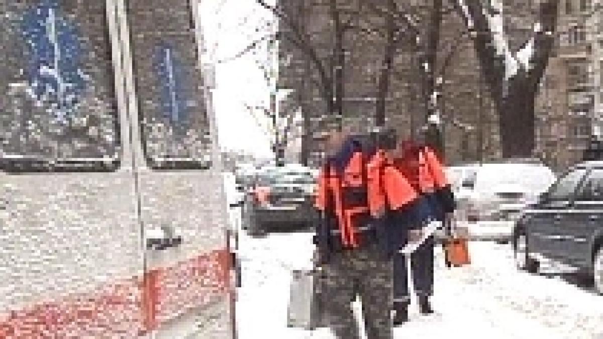 Circulaţia ambulanţelor, îngreunată: În Capitală, peste o mie de oameni au avut nevoie de ajutor (VIDEO)