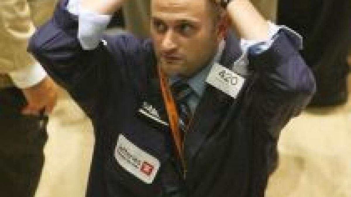 Datoria zonei euro preocupă Dow, care coboară sub cota 10.000
