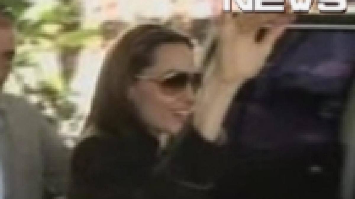 Angelina Jolie şi Brad Pitt au donat un milion de dolari pentru sinistraţii din Haiti (VIDEO)