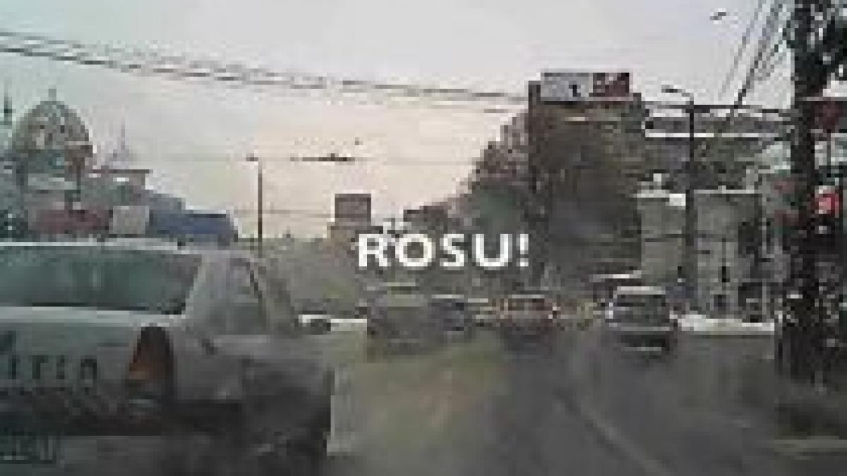 Poliţia trece pe roşu în Bucureşti. Ciocan: "Poliţiştii, în misiune şi când patrulează" (VIDEO)

