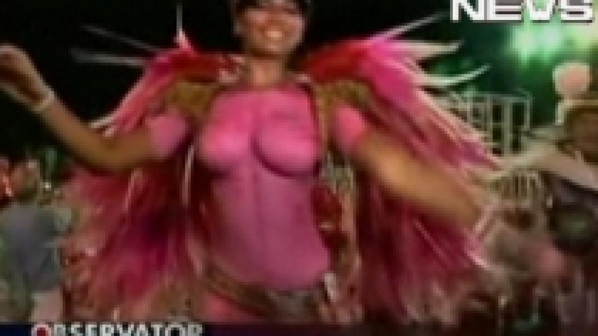 Carnavalul de la Rio de Janeiro: Dansatoare dezbrăcate şi costume fanteziste (VIDEO)