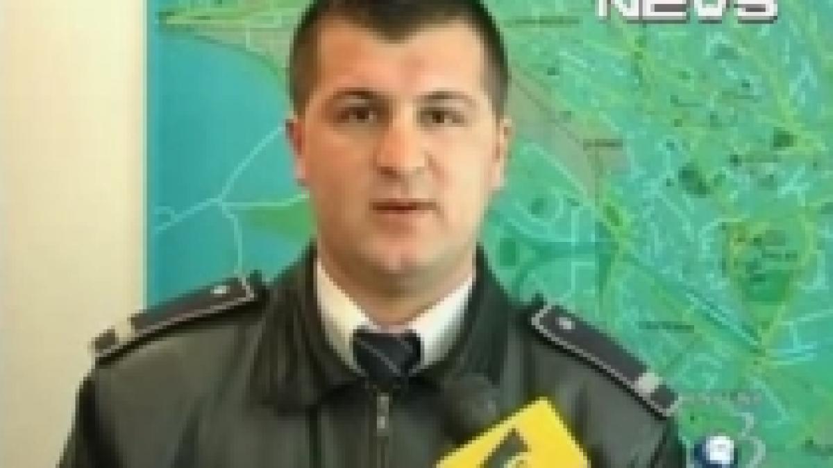 Poliţist, bătut de un cetăţean turmentat: M-a lovit cu capul în figură - VIDEO