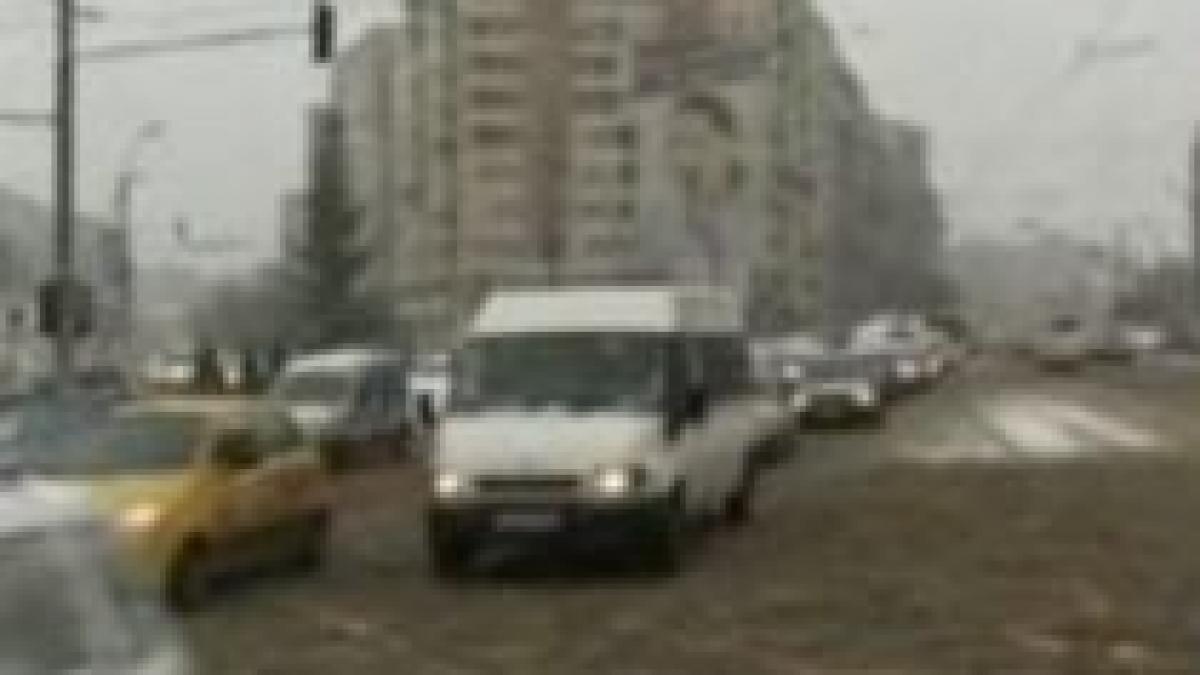 Trafic cu probleme în Capitală: Semafoarele din 11 intersecţii nu funcţionează (VIDEO)