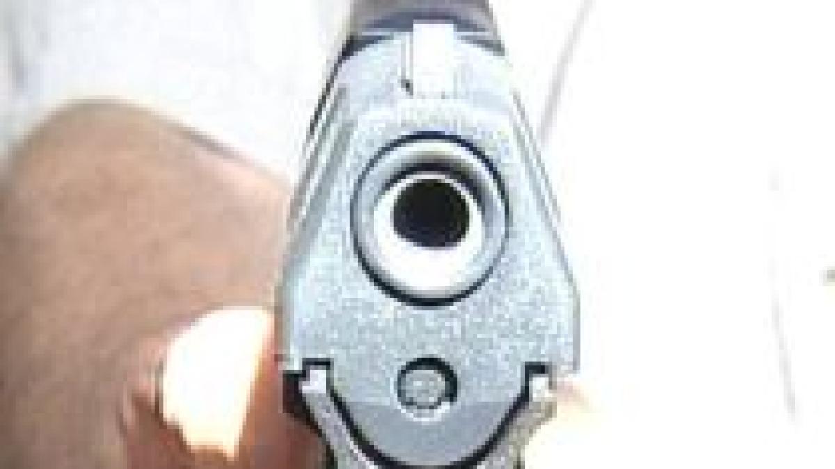 Bărbat din Braşov, găsit împuşcat în cap cu un pistol artizanal