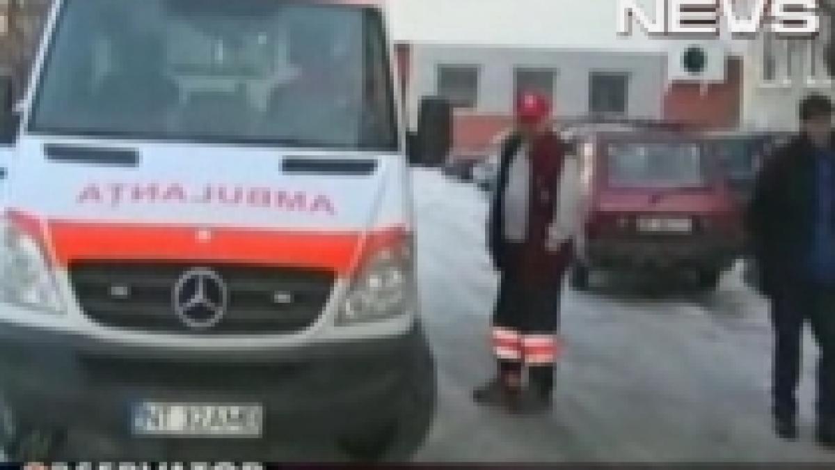  Un şofer din Piatra Neamţ şi-a parcat maşina pe rampa de acces a ambulanţelor (VIDEO)