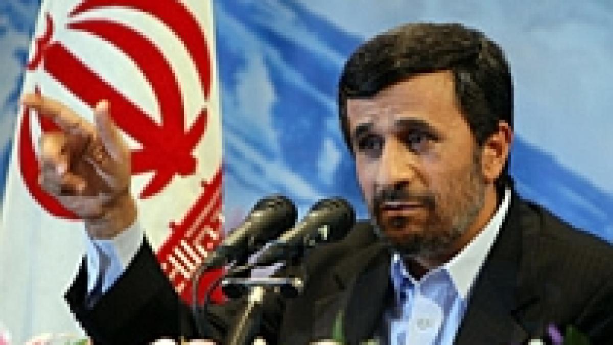 Ahmadinejad: Puterile mondiale vor regreta orice sancţiune contra Iranului 
