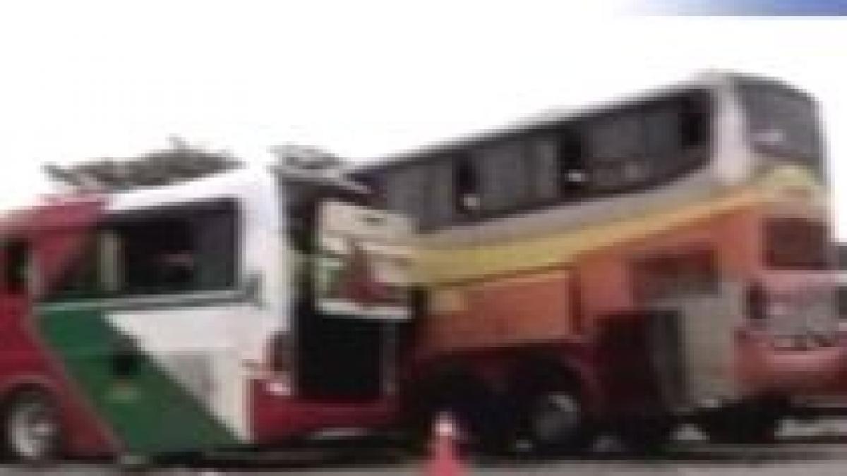 Accident tragic în Peru. 40 de morţi şi 60 de răniţi după ce două autocare s-au ciocnit (VIDEO)