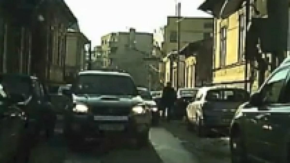 Maşină a corpului diplomatic filmată pe contrasens (VIDEO)