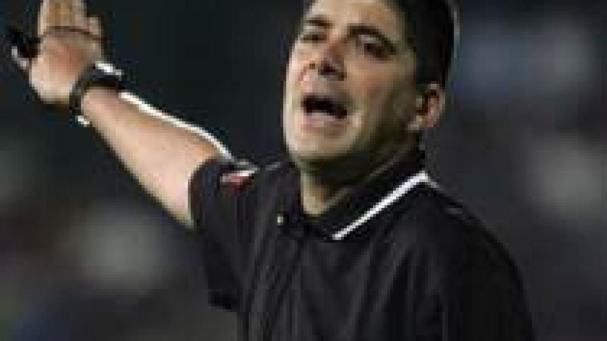 Alexandru Deaconu, "arbitrul-brichetă", conduce derby-ul CFR Cluj - Steaua