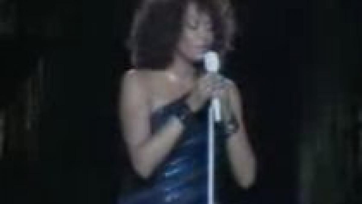 Whitney Houston şi-a dezamăgit fanii la un concert din Australia: "A fost teribil!" (VIDEO)