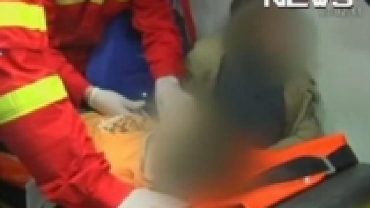 O fetiţă de 10 ani a fost lovită de tren, după ce a fugit de acasă (VIDEO)