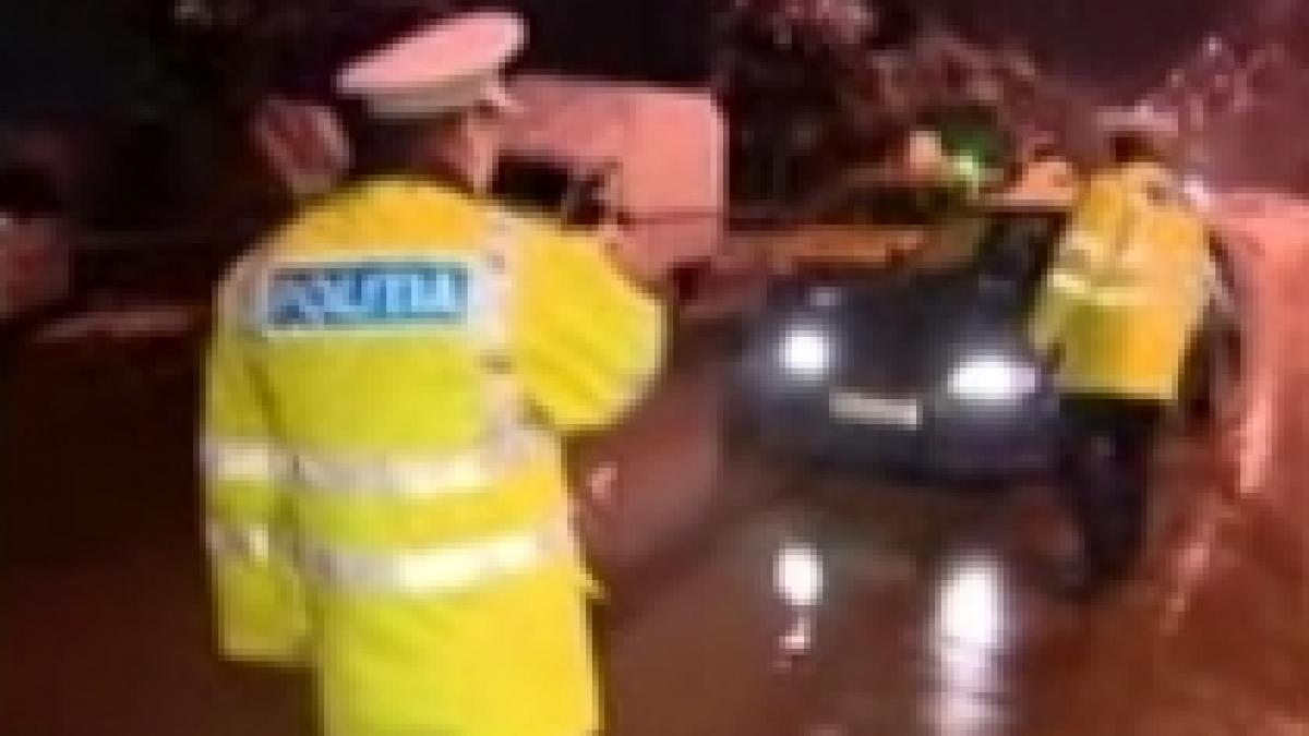 Trei sute de şoferi, din o mie, sancţionaţi de poliţişti în patru ore (VIDEO)