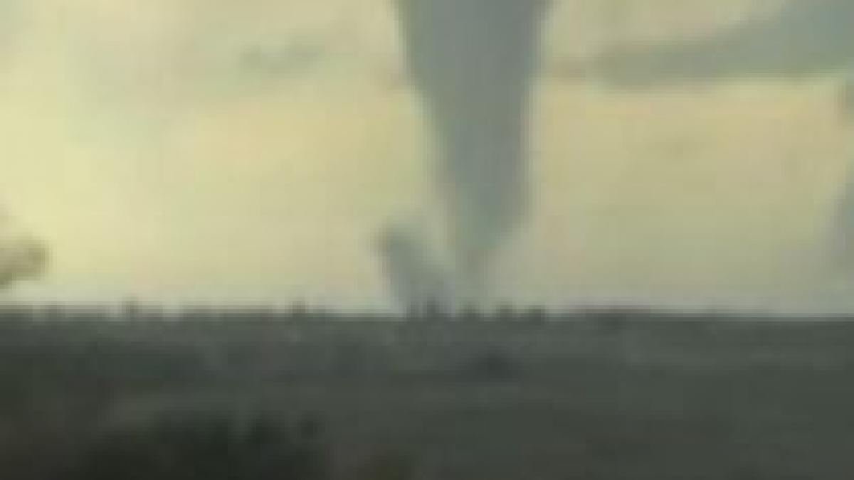 Imagini spectaculoase cu formarea unei tornade în Oklahoma (VIDEO)