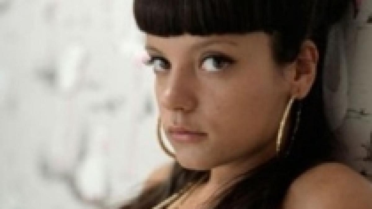 Lilly Allen şi-a oprit concertul din cauza unor bătăuşi: Ar trebui să vă fie ruşine! (VIDEO)