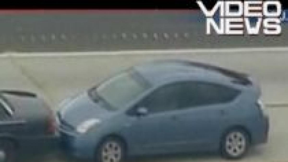 Toyota Prius, scăpată de sub control pe o autostradă din SUA. Acceleraţia s-a blocat la 100 km/h (VIDEO)