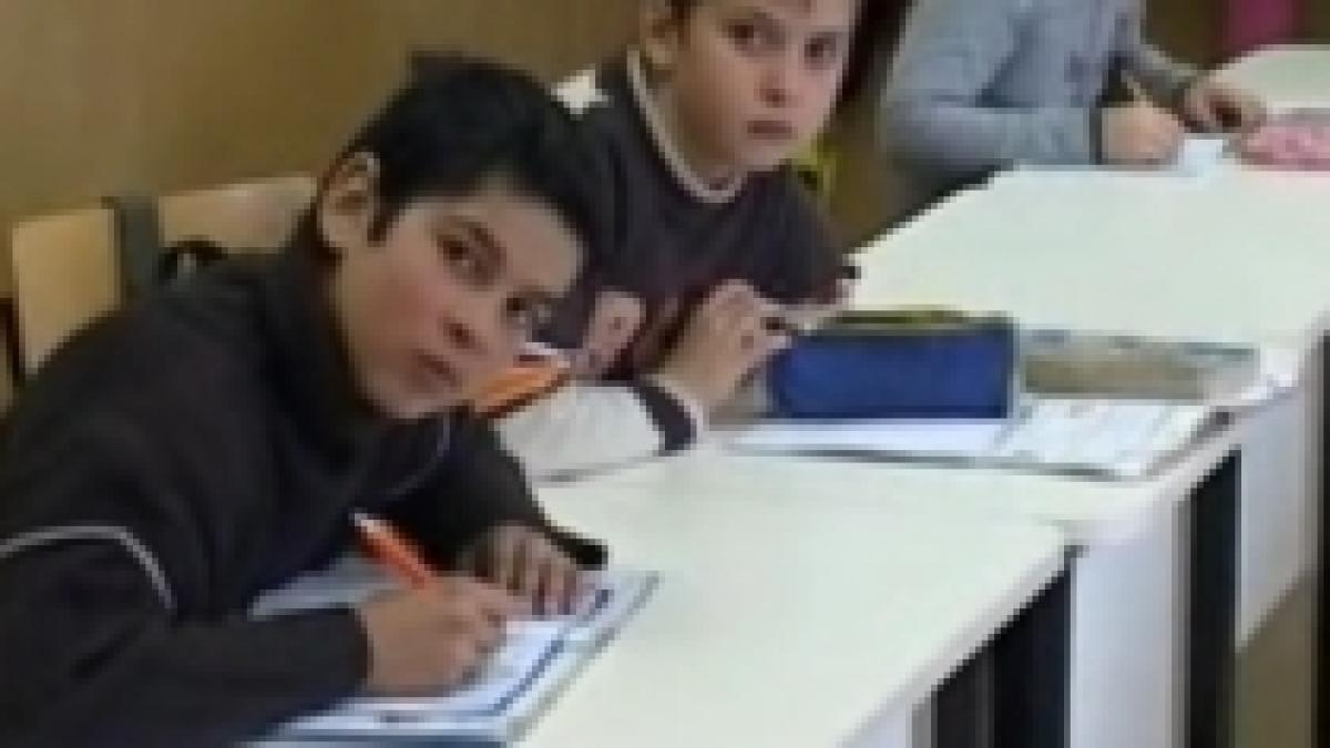 Schimbări în învăţământ: Liceu de trei ani, portofoliu educaţional şi examene pe calculator