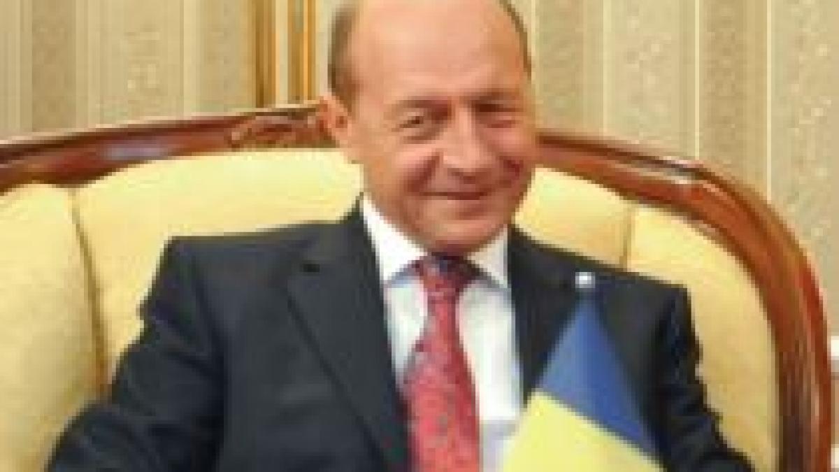 Traian Băsescu a devenit academician. Şeful statului este coleg cu IPS Teodosie şi Ion Cristoiu