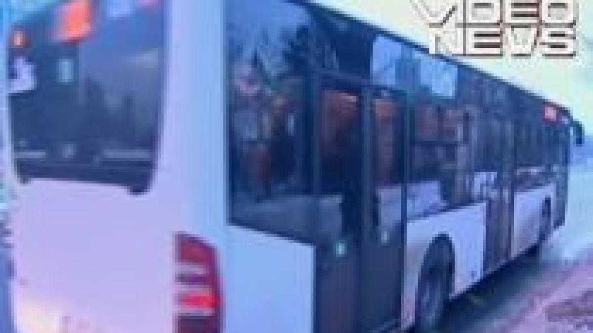 Un autobuz a intrat pe trotuar în Sectorul 3 al Capitalei: Doi călători şi un pieton, răniţi (VIDEO)