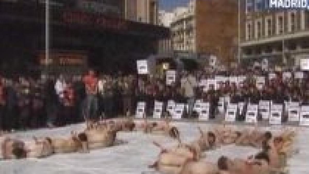 Protest nud al activiştilor spanioli împotriva coridelor (VIDEO)