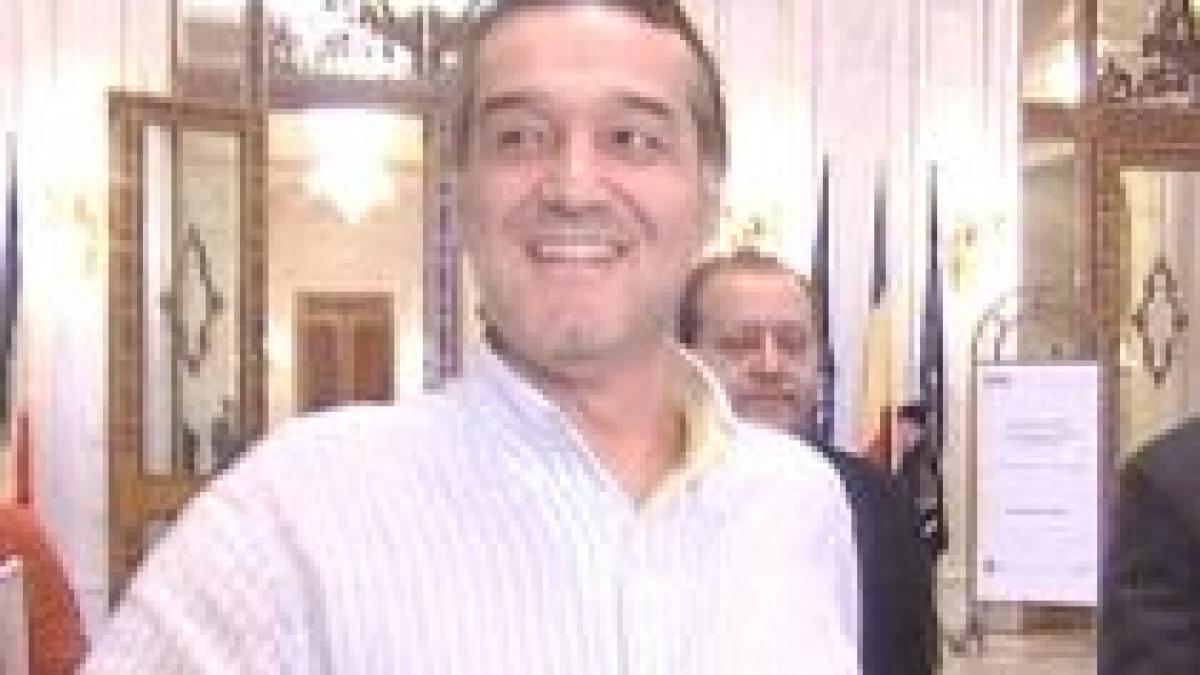 Europarlamentarul Gigi Becali înjură o ziaristă pentru că i-a cerut explicaţii despre o firmă (VIDEO)