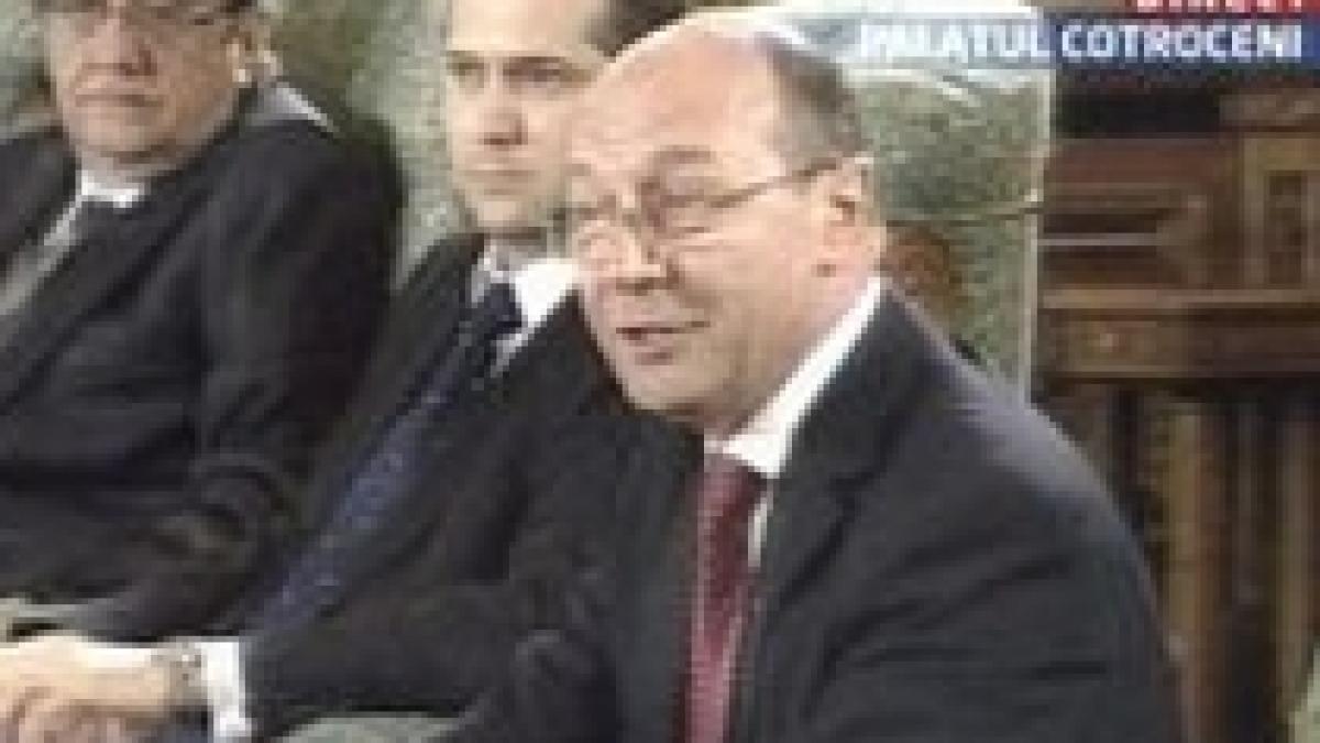 Băsescu, ironii către Ponta: "Nu ştiu cum puteţi dormi noaptea" (VIDEO)